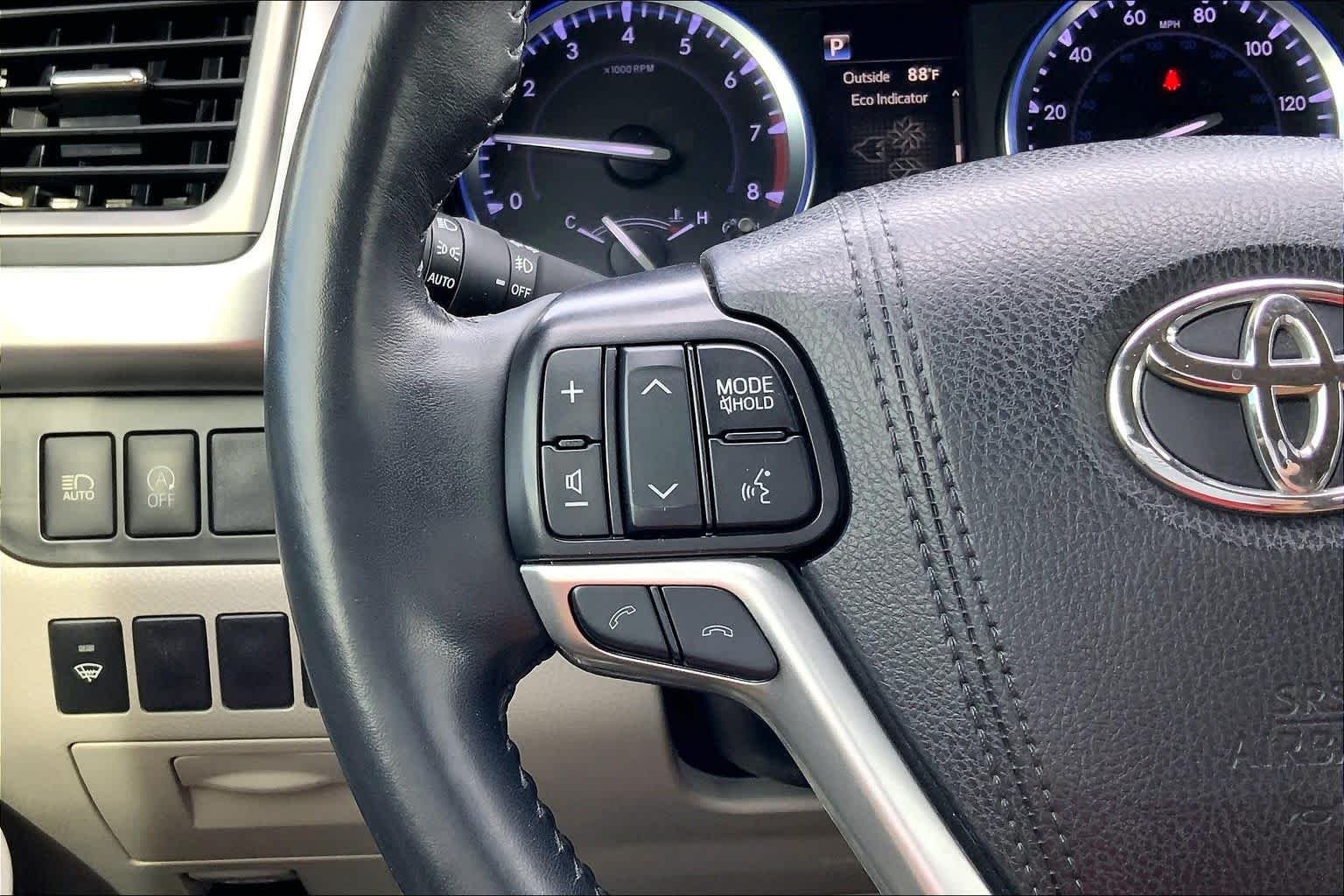 Used 2019 Blizzard Pearl Toyota XLE image 24