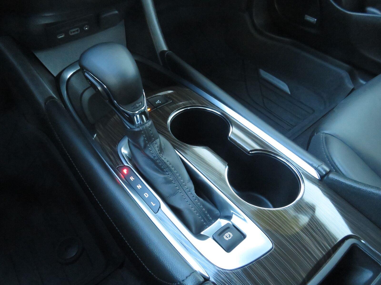 Used 2025 Mosaic Black Metallic Chevrolet LT image 29