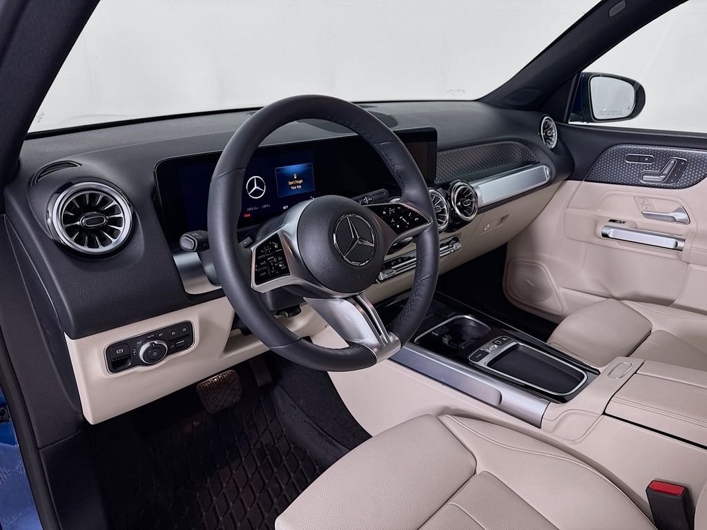 Used 2025 Blue Mercedes-Benz GLB 250 image 4