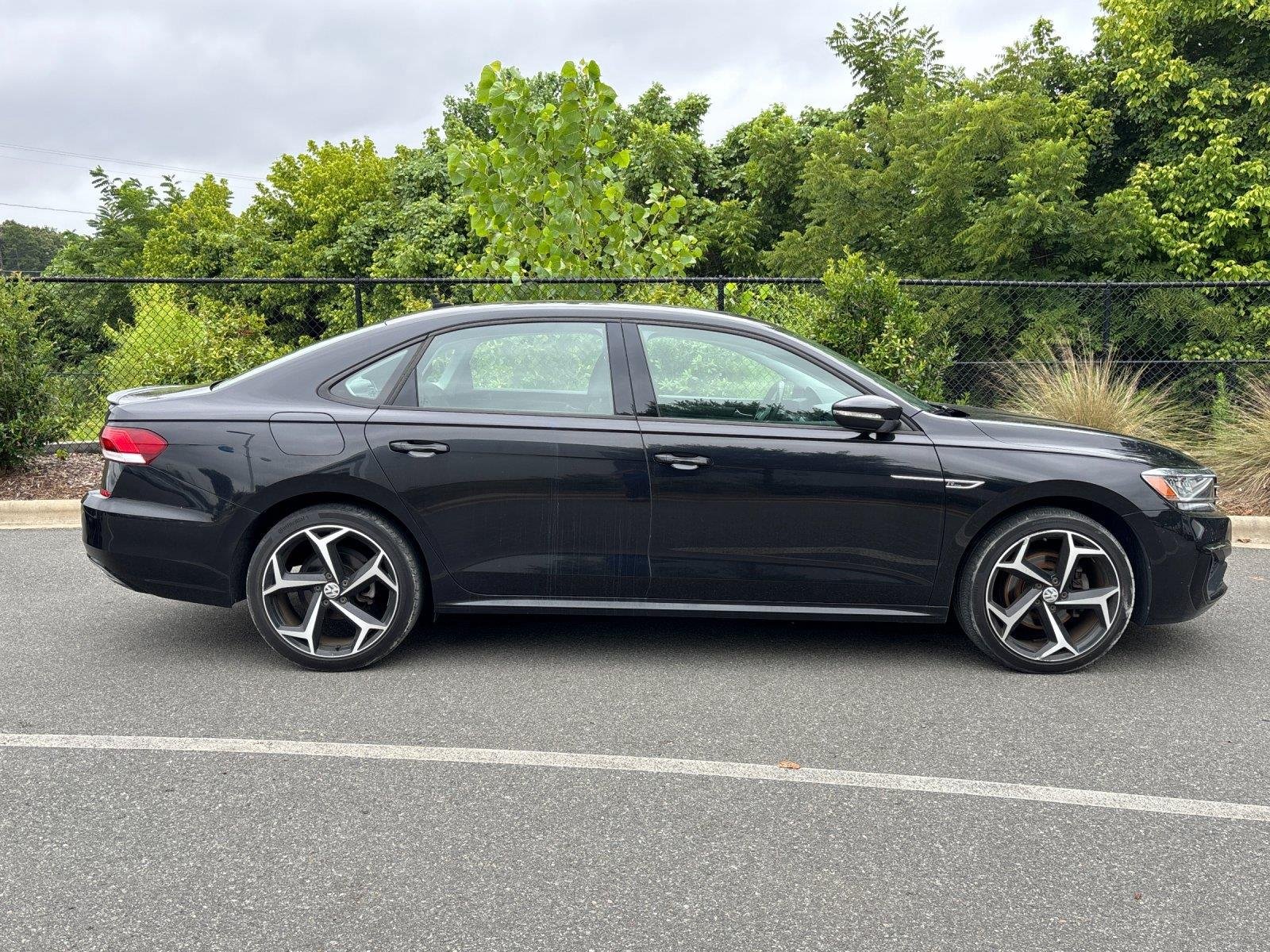 Used 2020 Deep Black Pearl Volkswagen 2.0T R-Line image 6