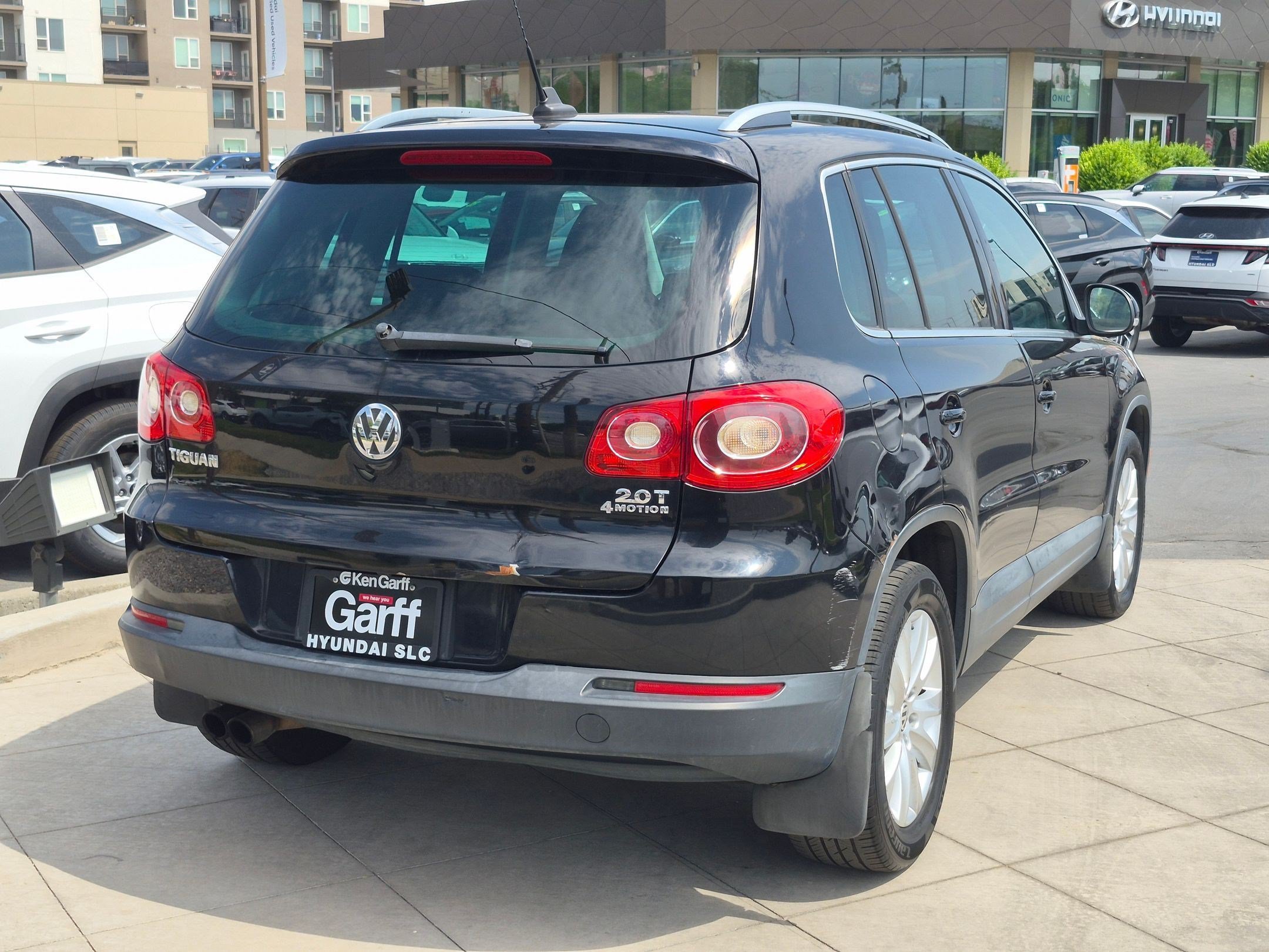 Used 2009 Black Volkswagen SE image 4