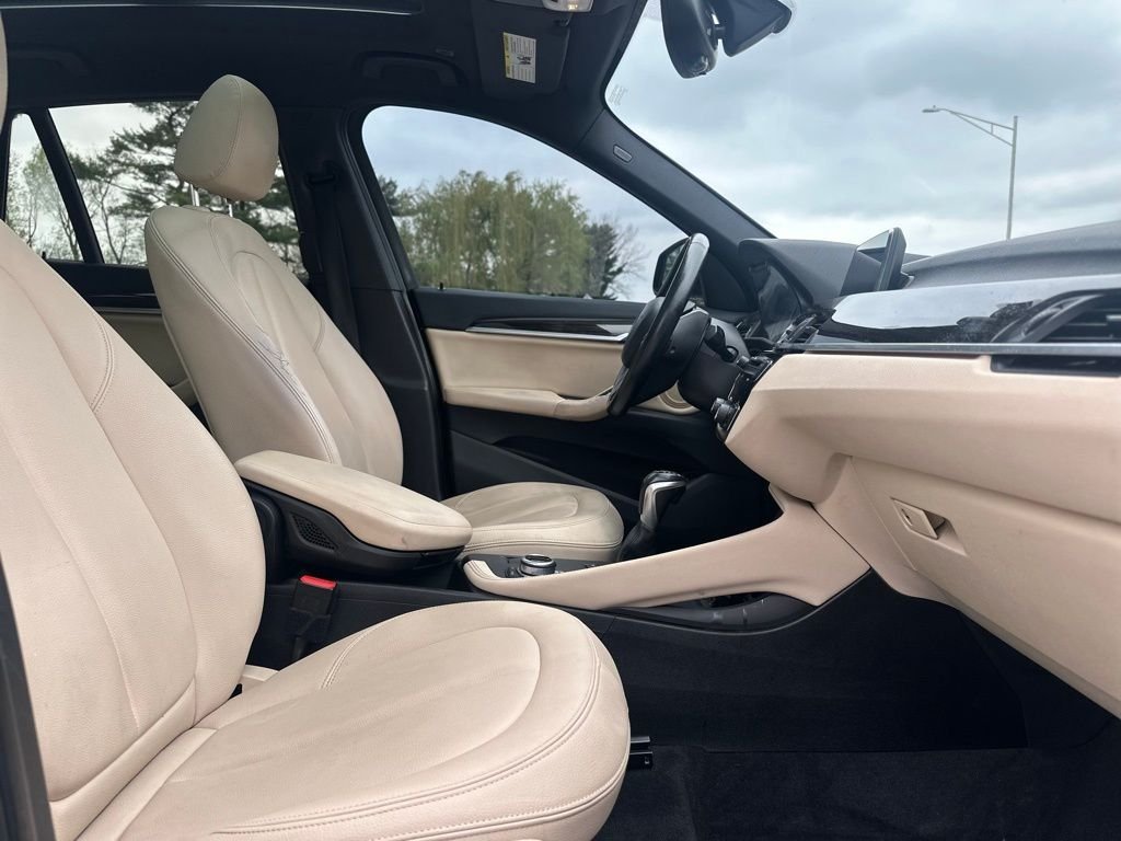 Used 2018 Black Sapphire Metallic BMW xDrive28i image 25
