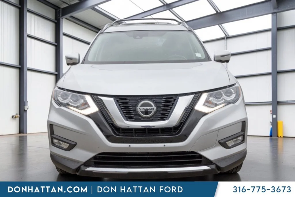 Used 2018 Silver Nissan SL image 21