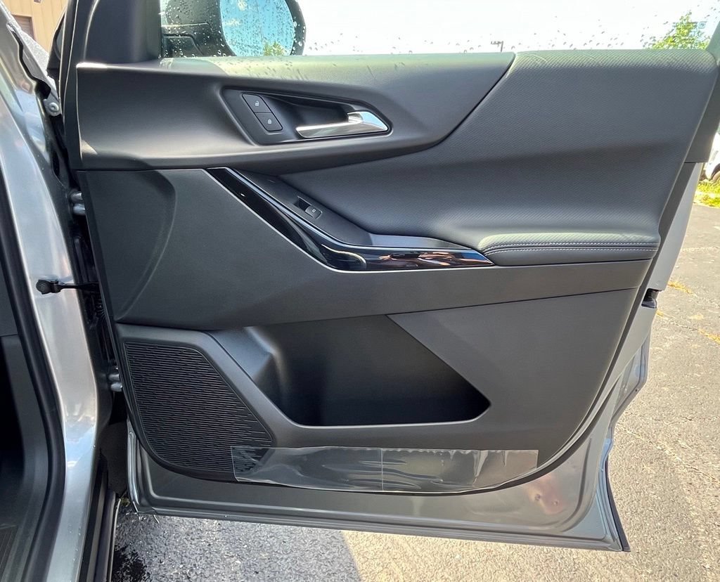2027 Chevrolet Equinox LT - Photo 18