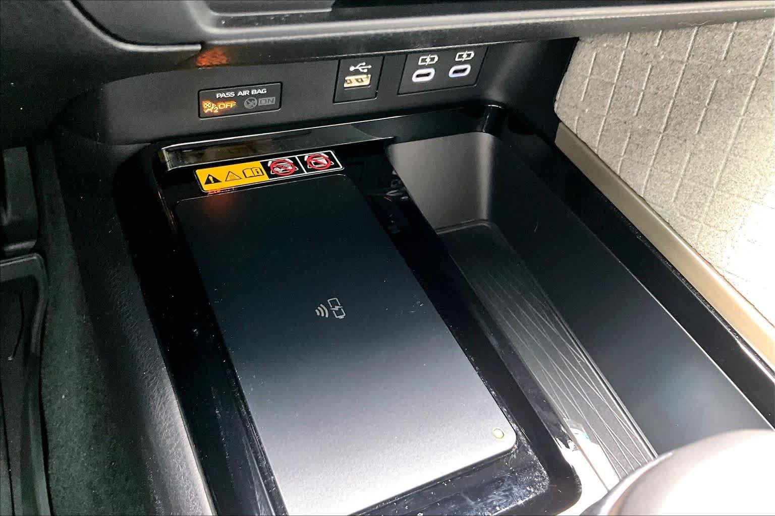Used 2025 Heavy Metal Toyota XLE image 33