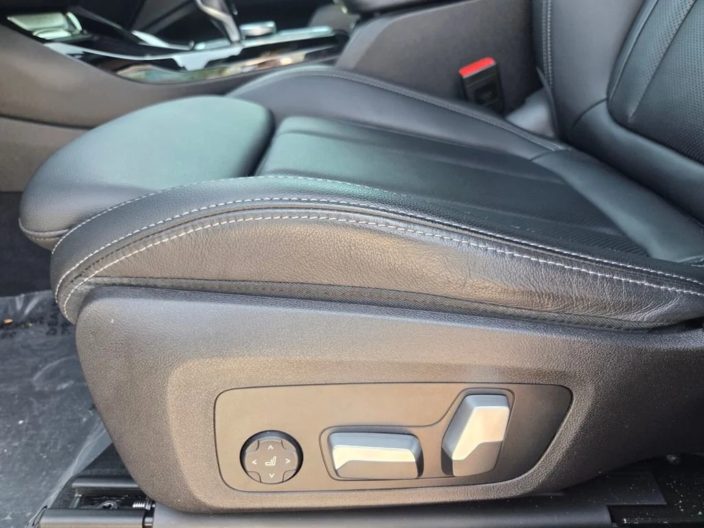Used 2023 Alpine White BMW xDrive30i image 12