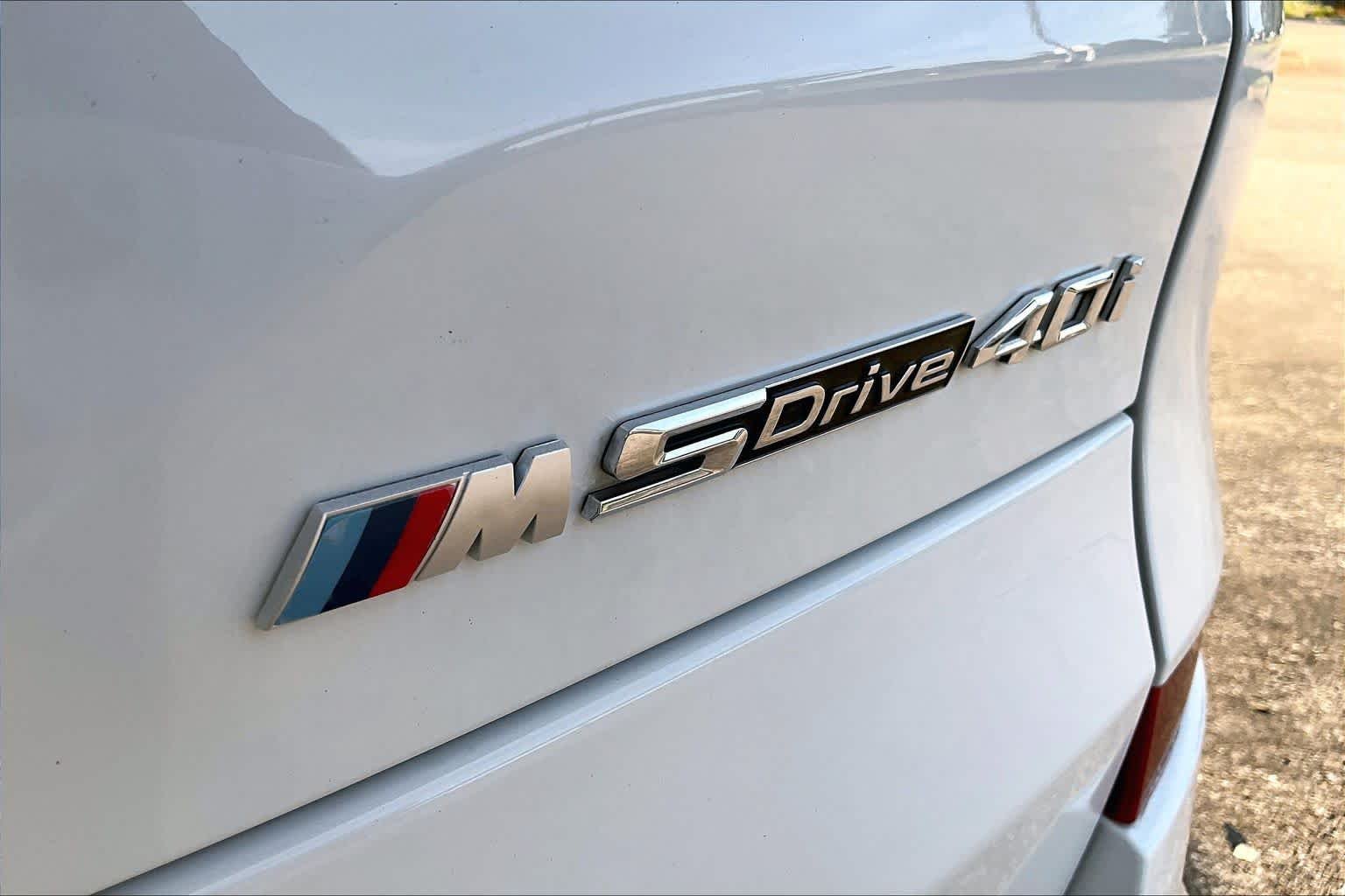 Used 2022 Alpine White BMW sDrive40i image 10