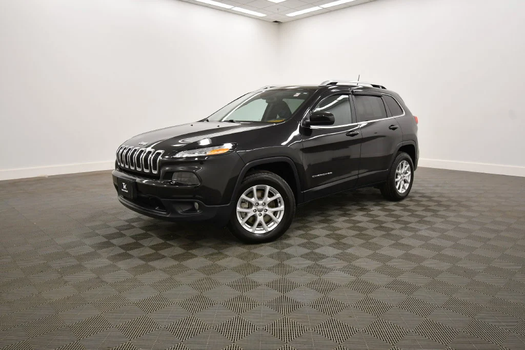 Used 2016 Jeep Cherokee Latitude with VIN 1C4PJMCS9GW235830 for sale in Rochester, Minnesota