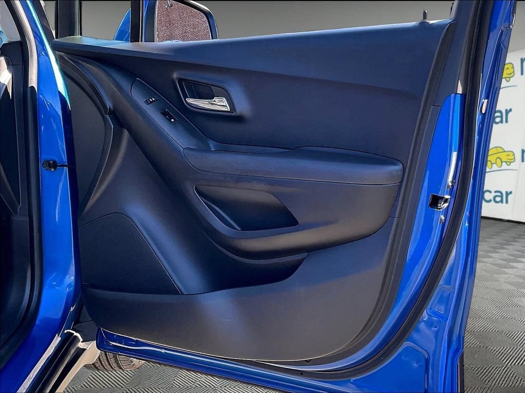 Used 2015 BRILLIANT BLUE METALLIC Chevrolet LT image 12