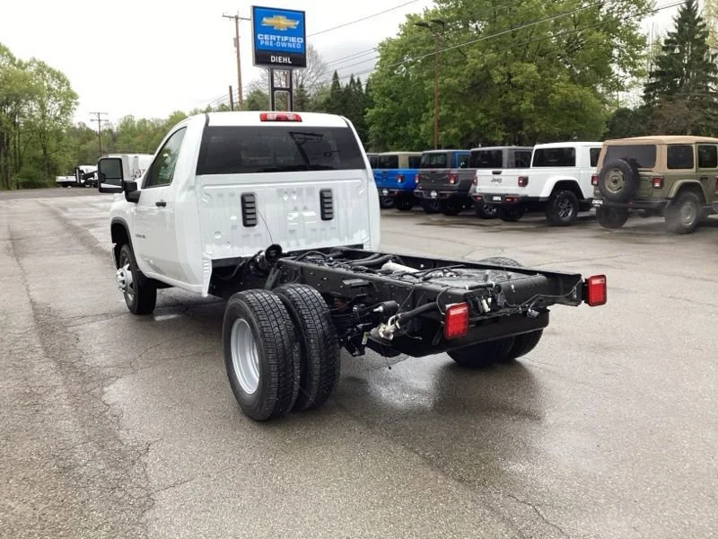 New 2026 Summit White Chevrolet Work Truck image 4