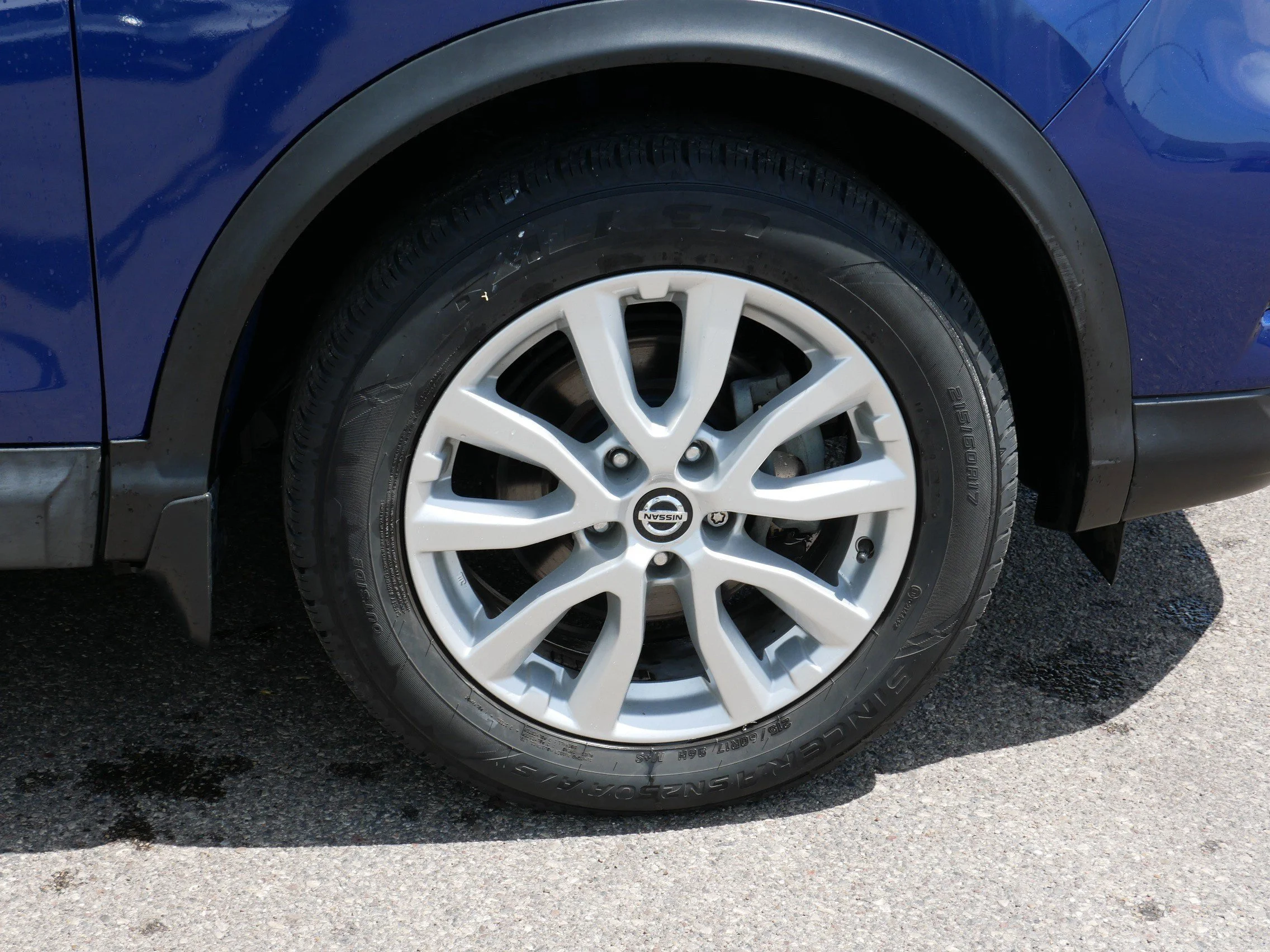 Used 2020 Caspian Blue Metallic Nissan SV image 15