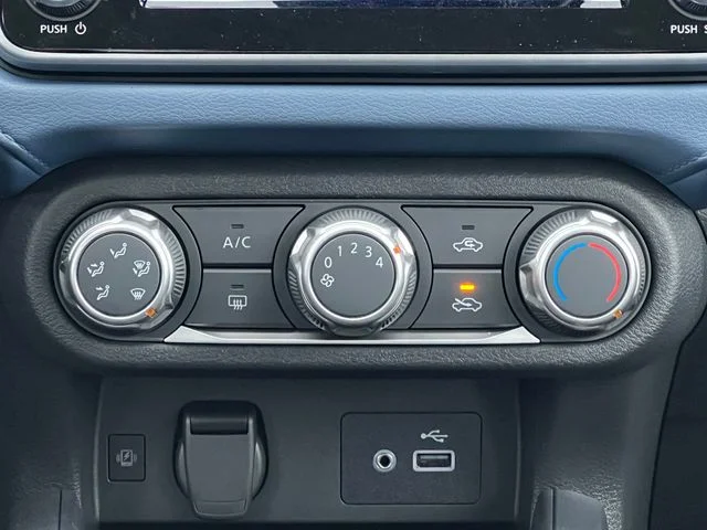 2025 Nissan Versa Sedan SV - Photo 24