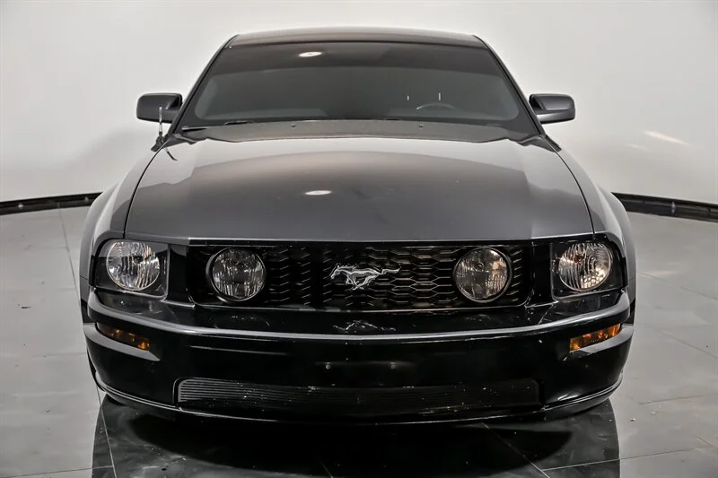 Used 2007 Black Clearcoat Ford GT Premium image 4