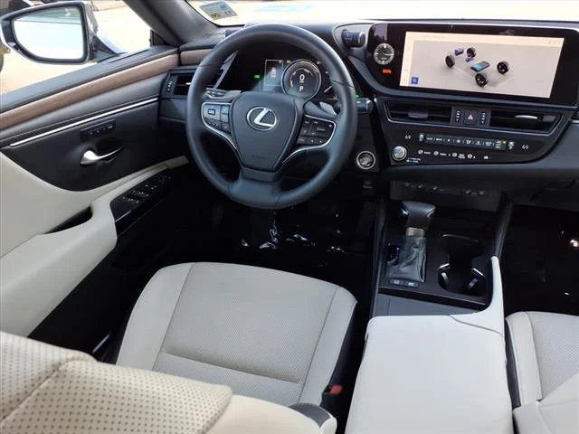 Used 2025 Eminent White Pearl Lexus Base image 4