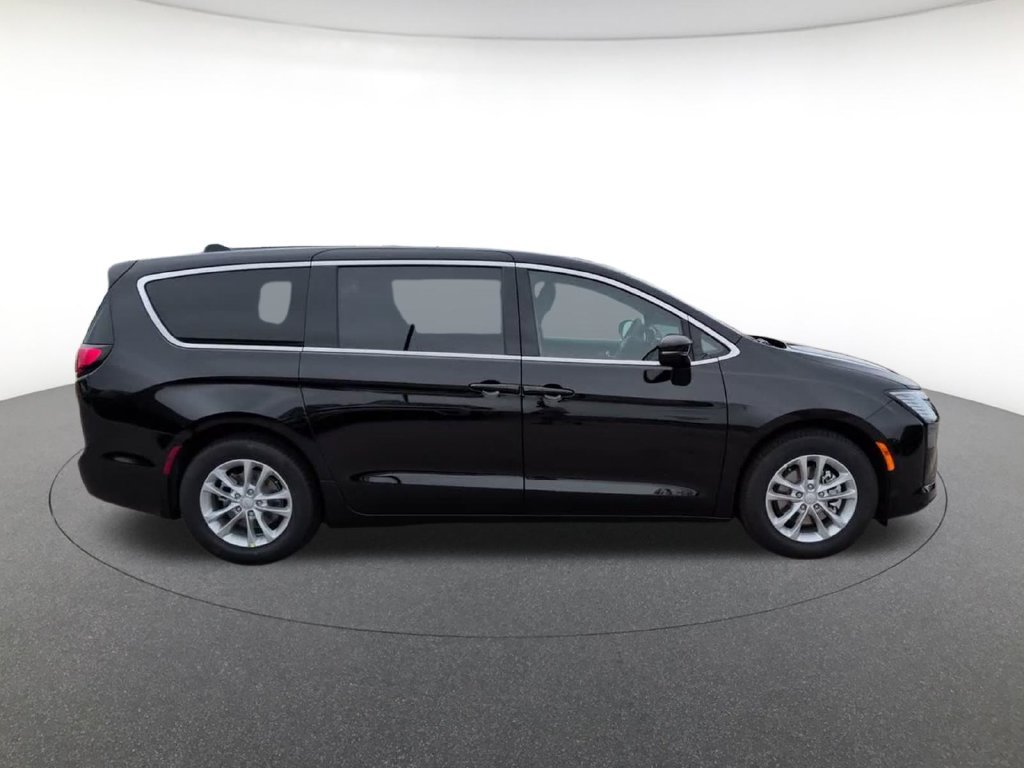 New 2027 Diamond Black Crystal Pearl-Coat Paint Chrysler  image 5