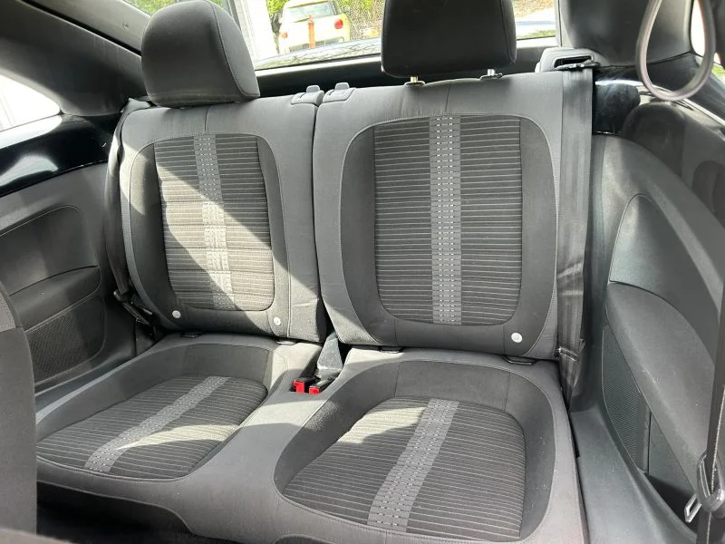 2012 Volkswagen Beetle 2.0 - Photo 31