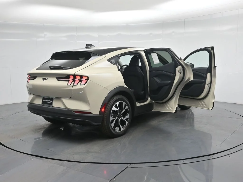 New 2026 Desert Sand Ford Select image 5
