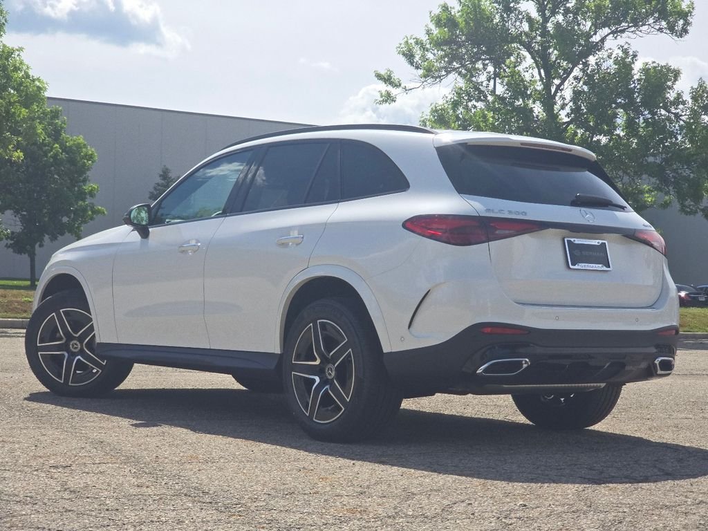 New 2026 MANUFAKTUR Moonlight White Metallic Mercedes-Benz GLC 300 image 15
