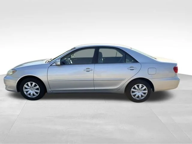 Used 2006 Silver Toyota LE image 7