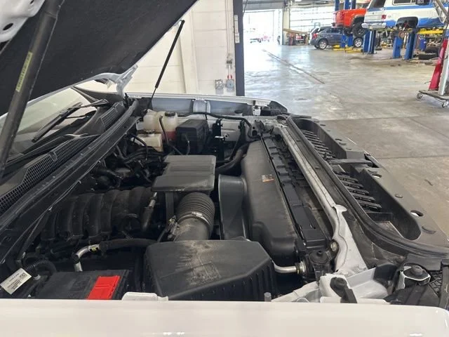 Used 2025 Summit White Chevrolet LTZ image 40