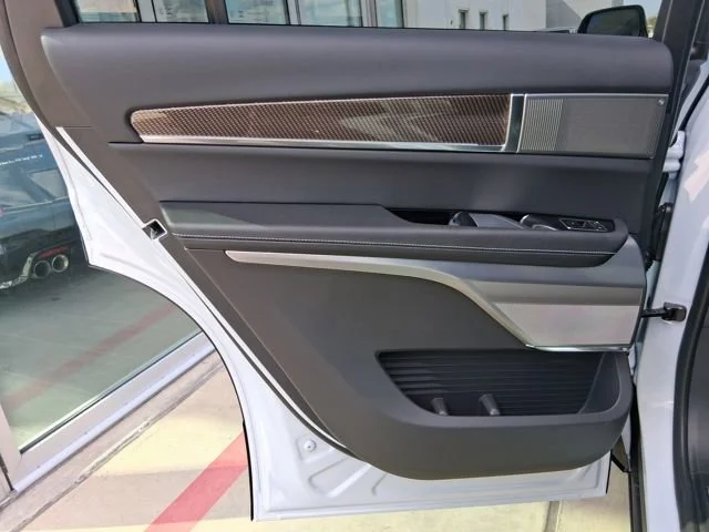 2026 Cadillac VISTIQ Sport - Photo 24