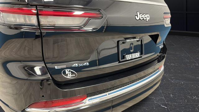 Used 2023 Diamond Black Crystal Pearlcoat Jeep Overland image 43