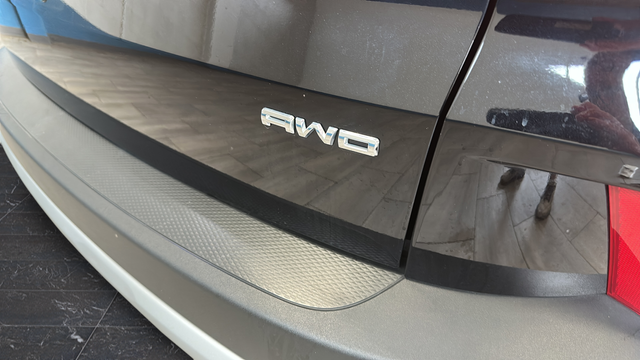 Used 2024 Agate Black Metallic Ford Active image 35