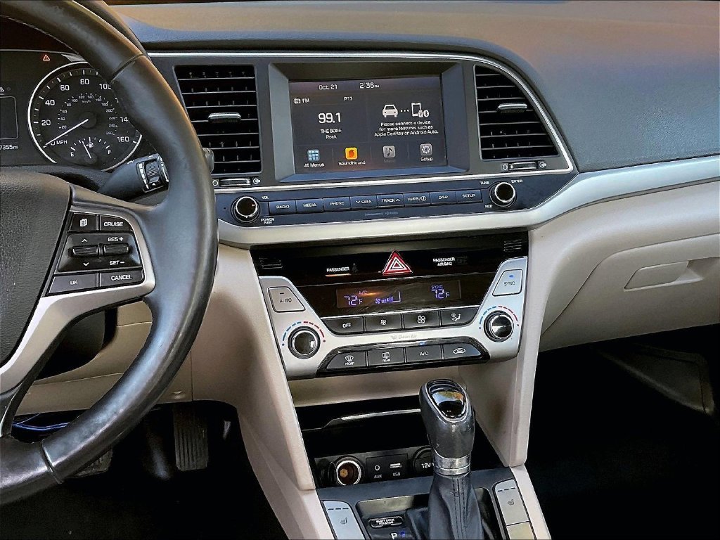 Used 2017 Beige Hyundai SE image 18