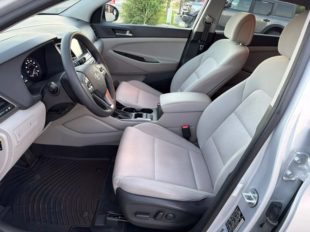 Used 2018 Silver Hyundai SEL image 16