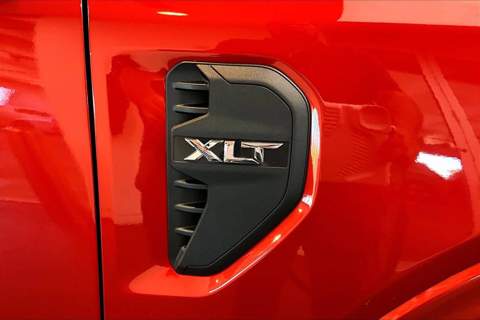 Used 2024 Hot Pepper Red Tinted Clearcoat Ford XLT image 11