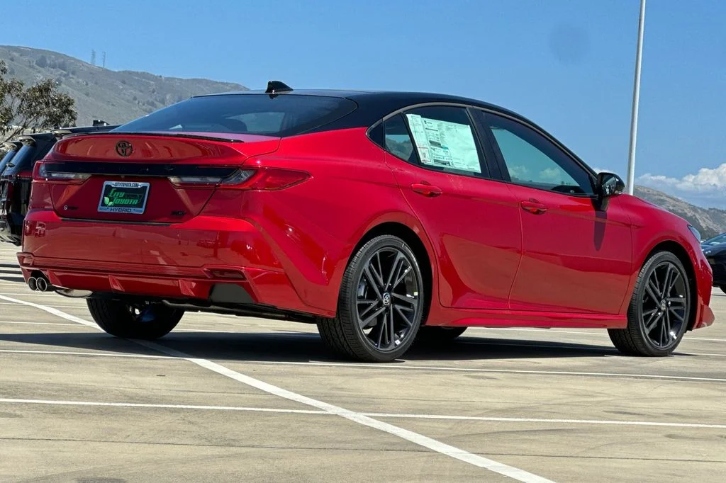 New 2026 Supersonic Red with Midnight Black Metallic roof <sup>1</sup> Toyota  XSE image 4