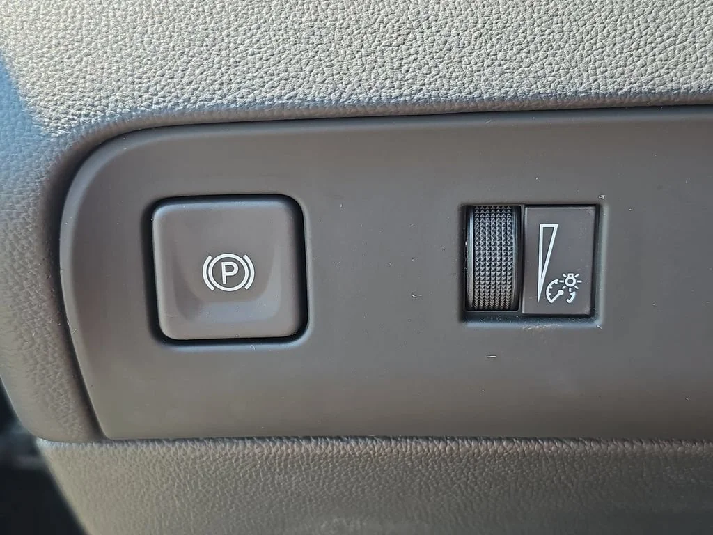 Used 2024 Ebony Twilight Metallic Buick Essence image 18