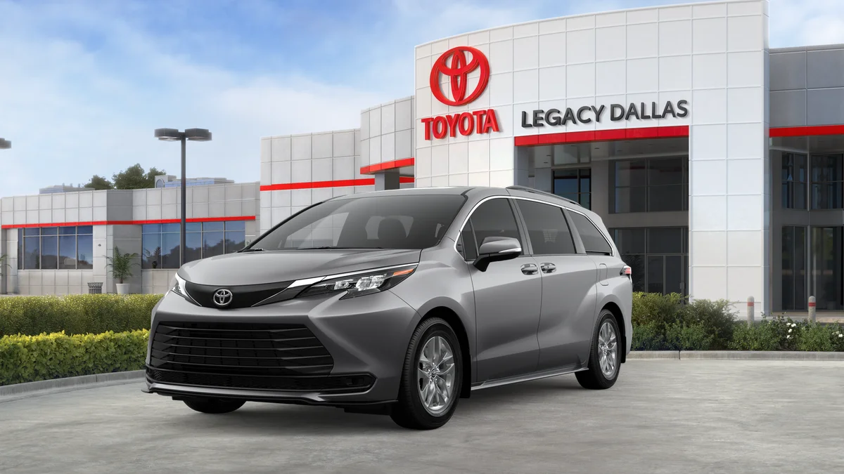 2026 Toyota Sienna LE 8-Passenger Hybrid FWD's photo
