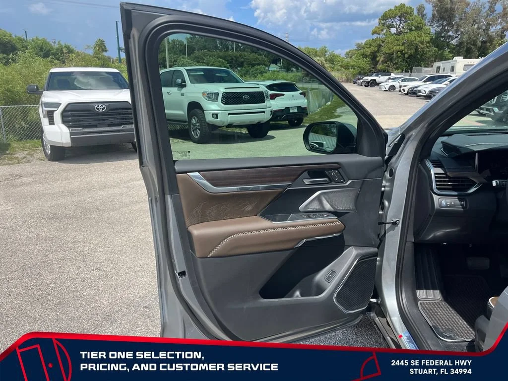 2026 GMC Acadia Denali Ultimate - Photo 11
