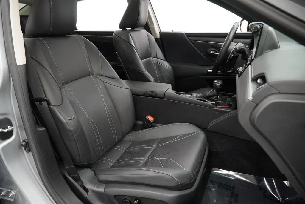 Used 2023 Silver Lexus Luxury image 29