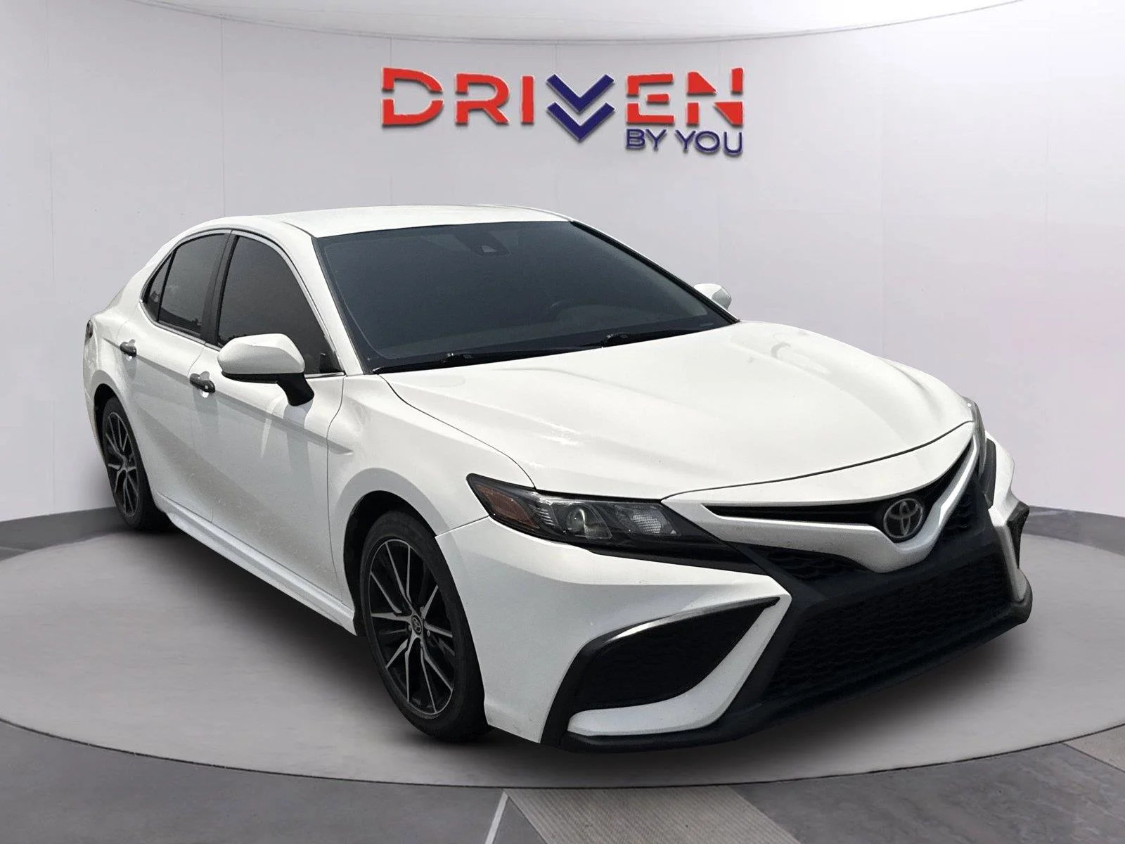Used 2021 Super White Toyota SE Nightshade image 1
