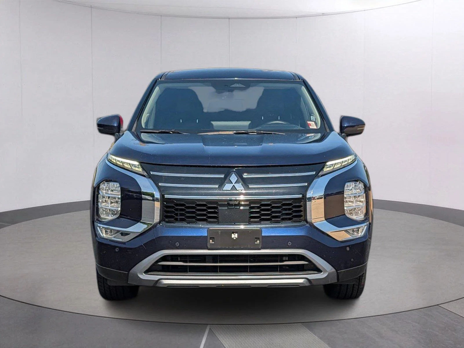 Used 2025 Cosmic Blue Metallic Mitsubishi SE image 8
