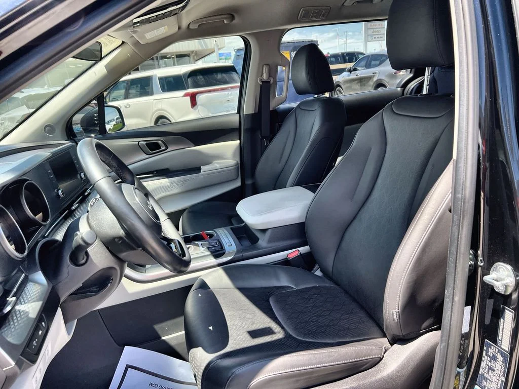 Used 2023 Black Kia LX Seat Package image 11