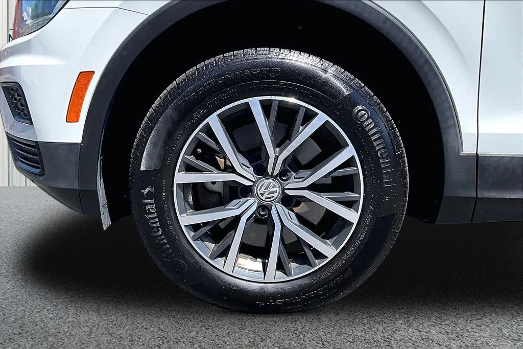 Used 2019 White Volkswagen 2.0T SE image 31