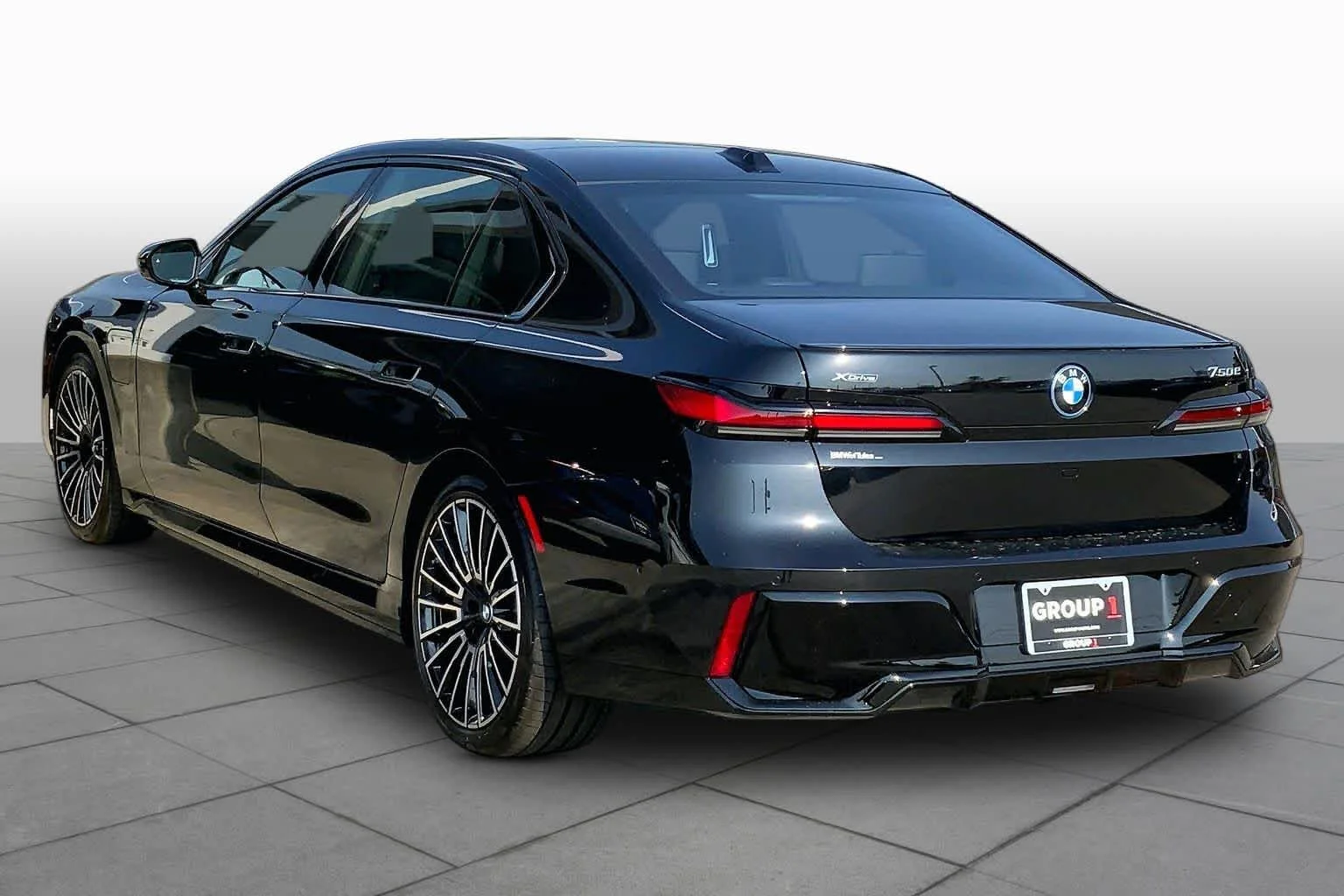New 2026 Black Sapphire Metallic BMW 750e xDrive image 11