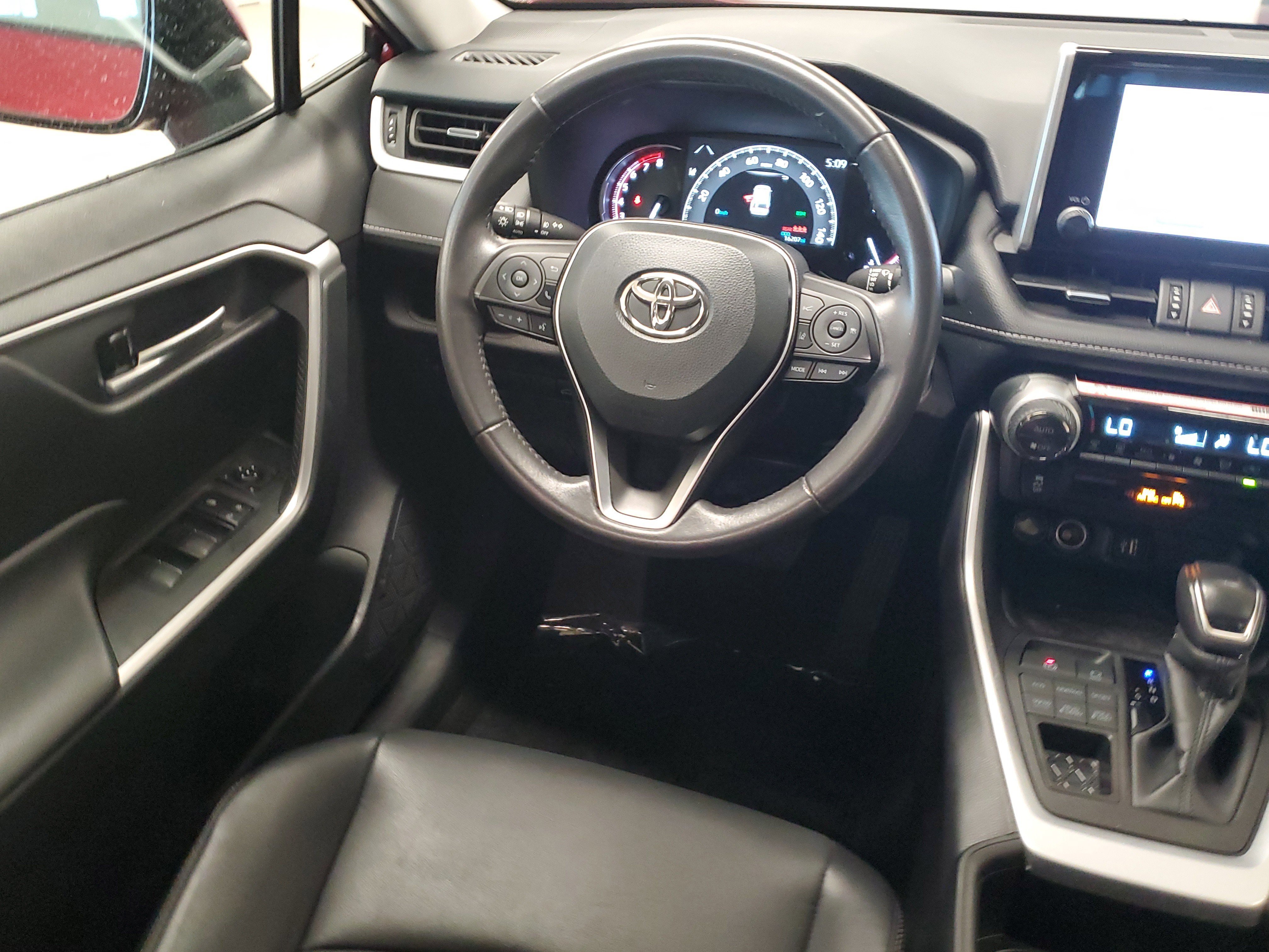 Used 2025 Pearl Toyota XLE Premium image 16