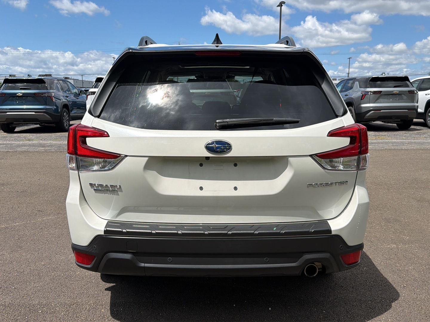 Used 2024 Crystal White Pearl Subaru Limited image 9