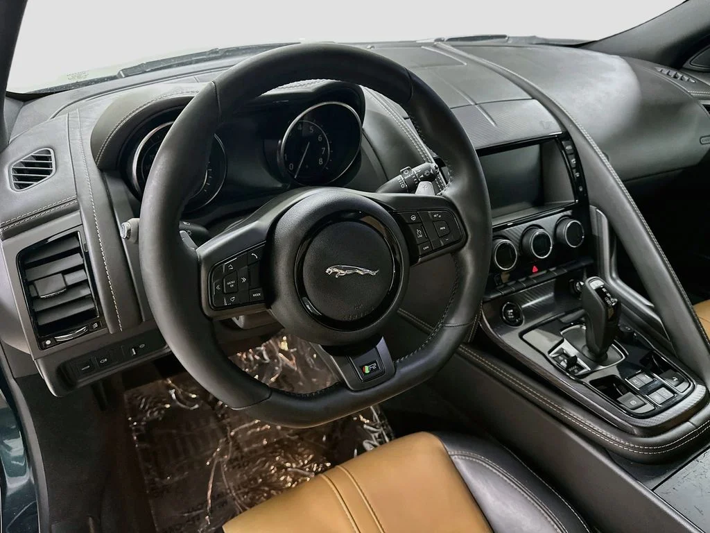 Used 2016  Jaguar R image 4