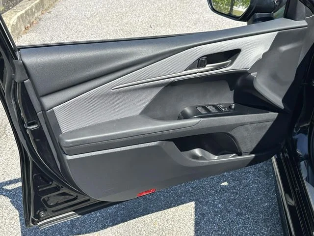 2025 Toyota Camry SE - Photo 27