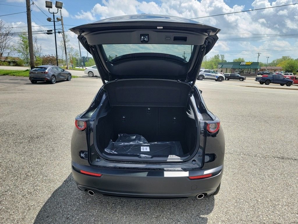 2025 Mazda CX-30 Premium - Photo 13