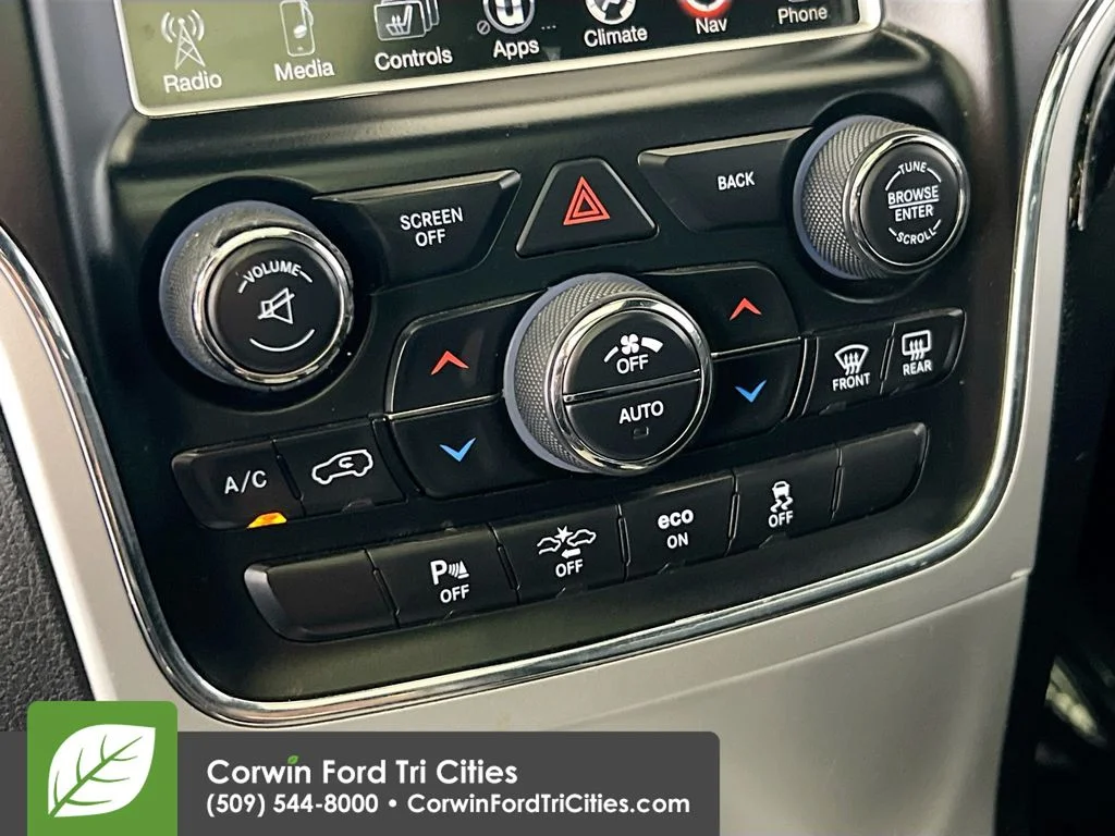 Used 2014 Brilliant Black Crystal Pearlcoat Jeep SRT image 9