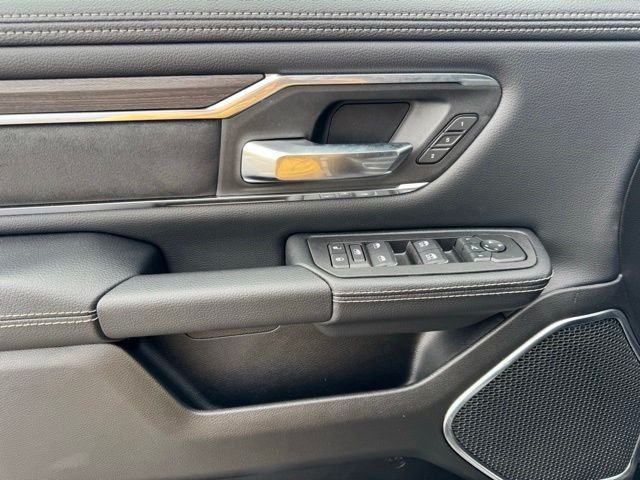 New 2026 Diamond Black Crystal Pearl-Coat Exterior Paint RAM Laramie image 12