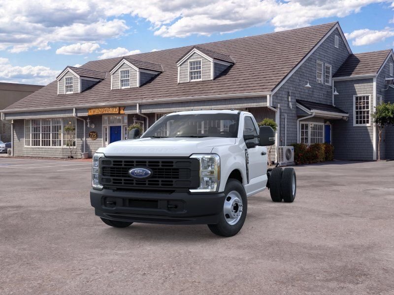 New 2025 Oxford White Ford XL image 2