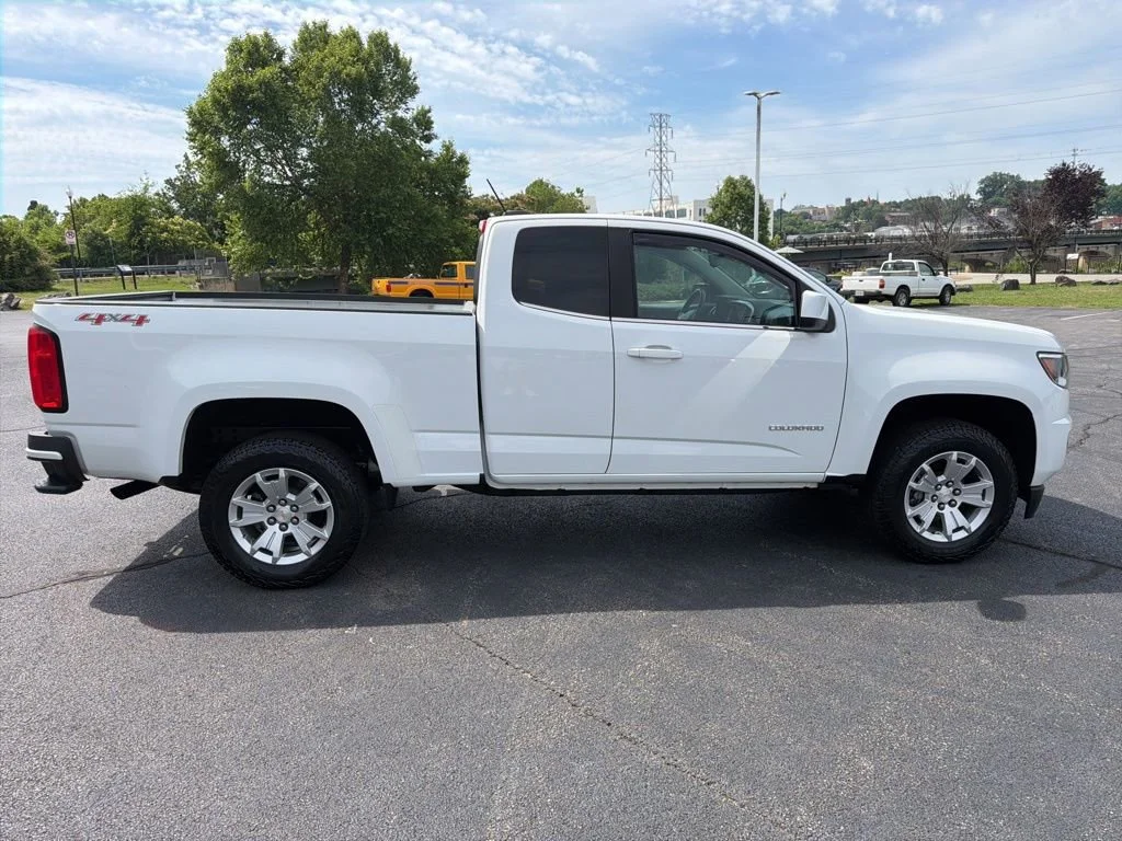 Used 2018 SUMMIT WHITE Chevrolet 4WD LT image 6