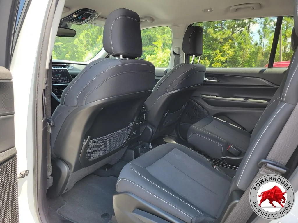 Used 2023 White Jeep Laredo image 14